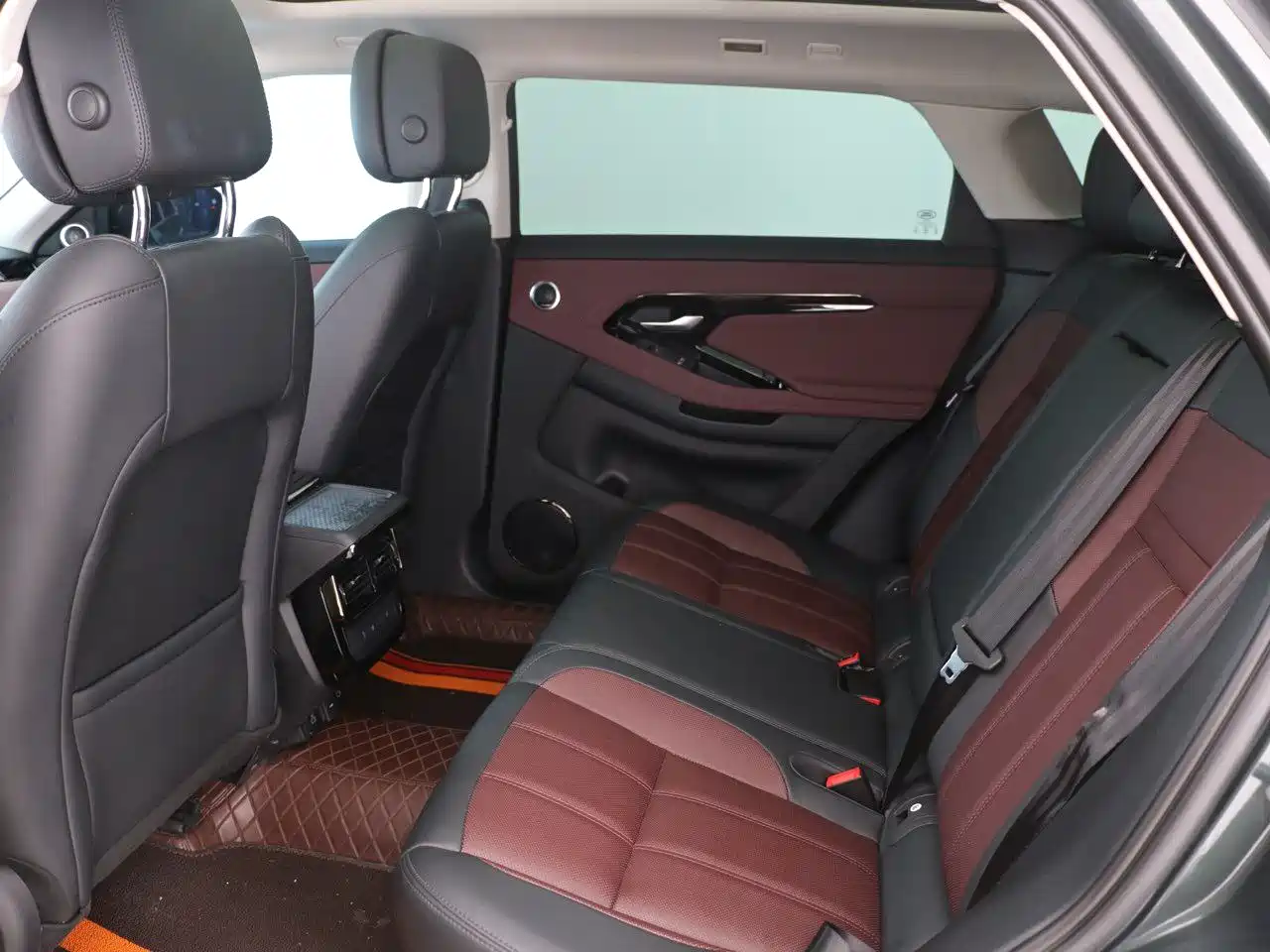 Land Rover Range Rover Evoque 2024 Range Rover Evoque L 249PS Light Master Edition фото 6