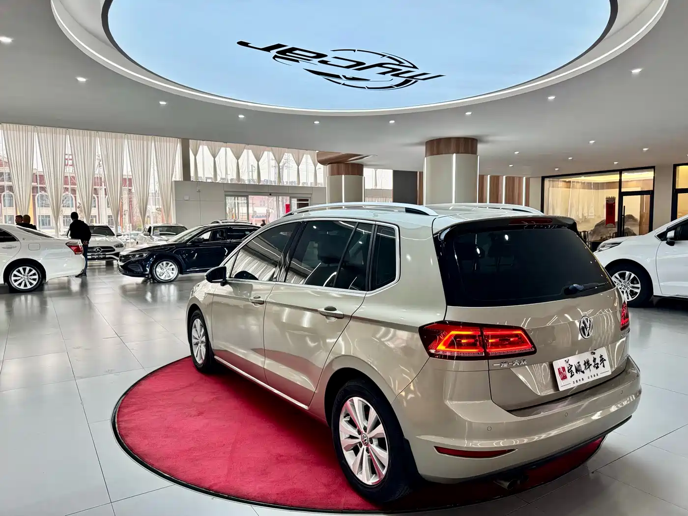 Volkswagen Golf Sportsvan 2016 230TSI Automatic Progressive фото 7