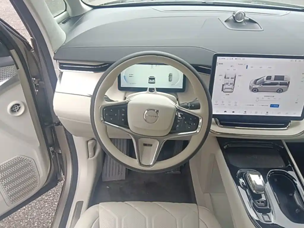 Volvo EM90 2024 2025 Ultra Six-Seater