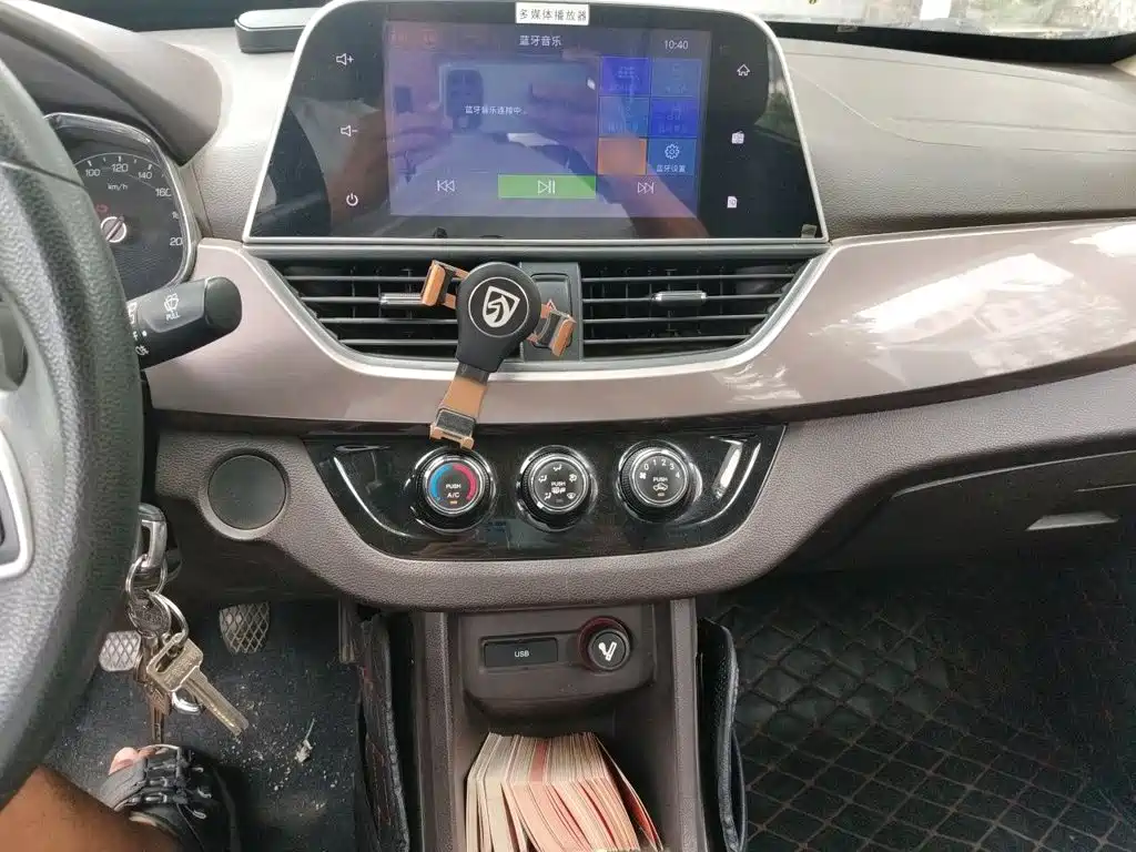 Baojun 310W 2017 2017 1.5L Manual Fashion Edition (China V)