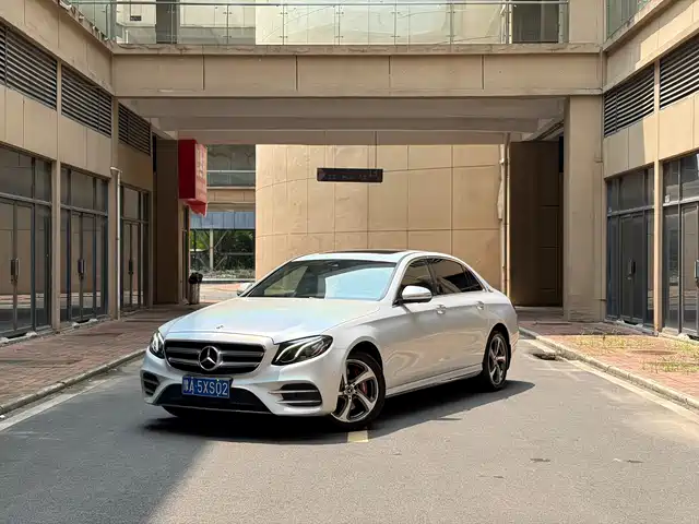 Mercedes-Benz E-Class 2017 E 300 L Sport Fashion — фото 1