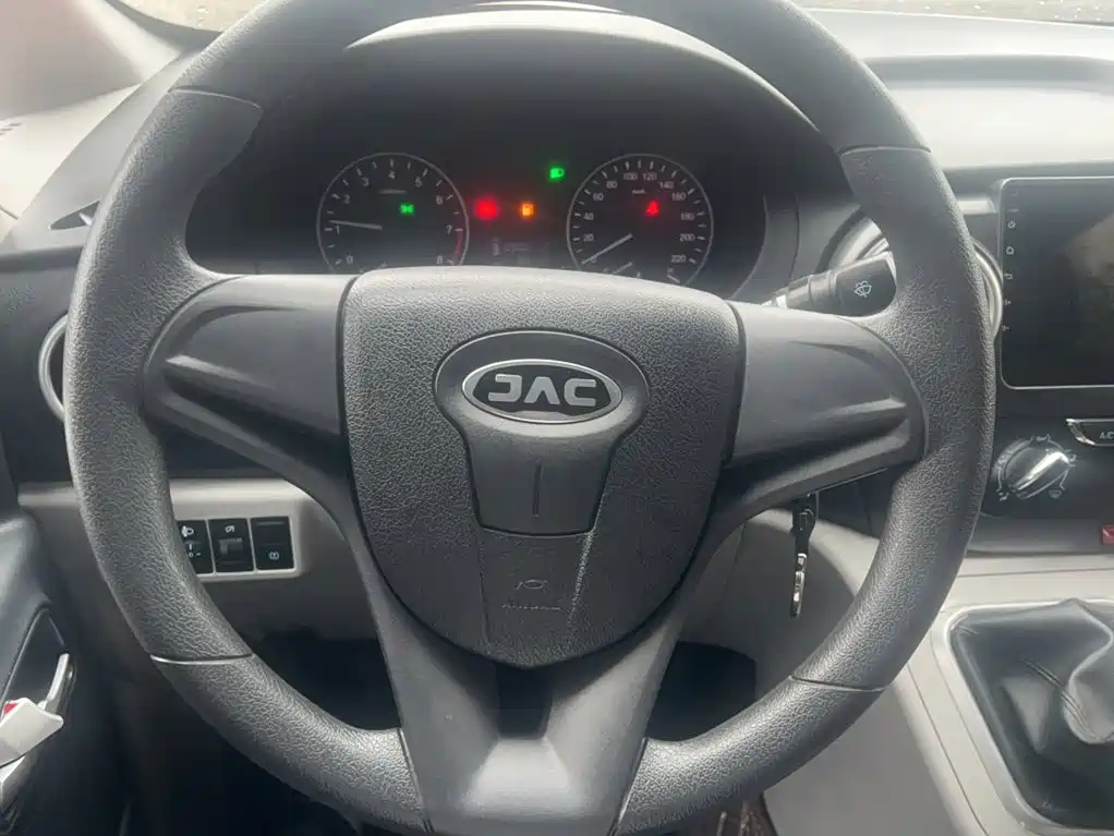 Photo 3 - JAC Refine M3