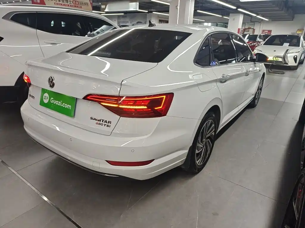 VOLKSWAGEN SAGITAR
