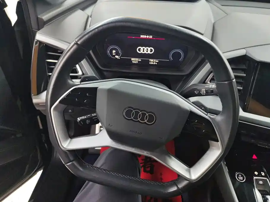 Фото 15 - Audi Q5 e-tron