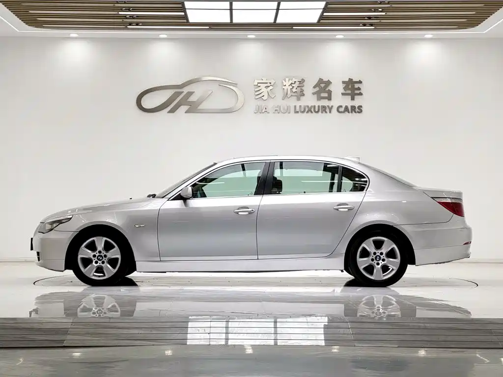 Photo 4 - BMW 5 Series
