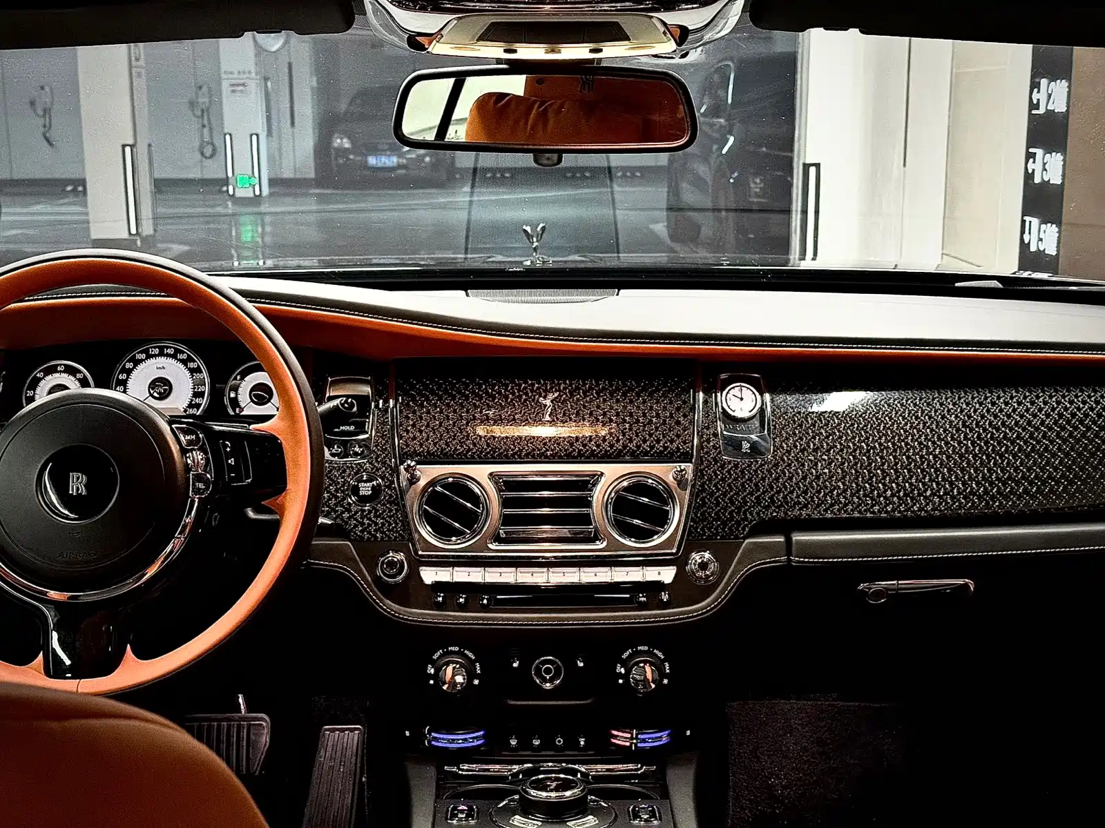 Фото 7 - Rolls-Royce Wraith