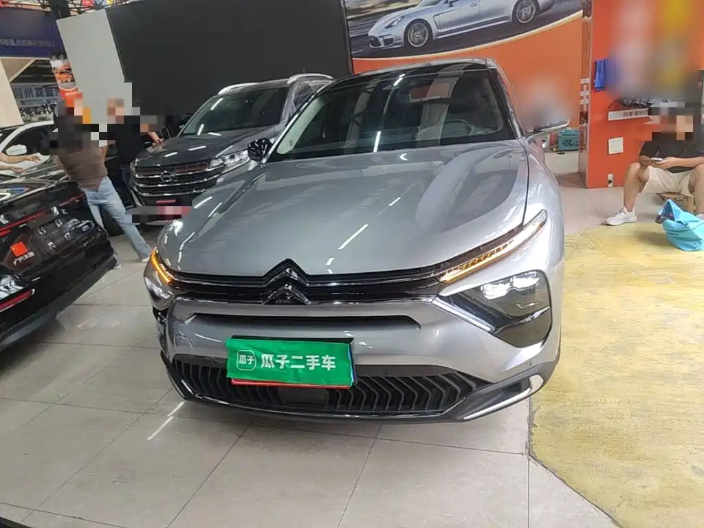 Citroën Versailles C5 X 2025 2024 1.6T Momentum Extraordinary