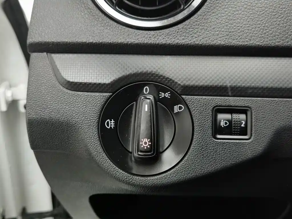 Volkswagen Jetta 2019 2019 Dream Edition 1.4L Manual Fashion