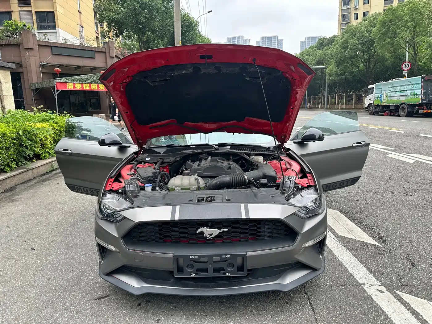 FORD MUSTANG