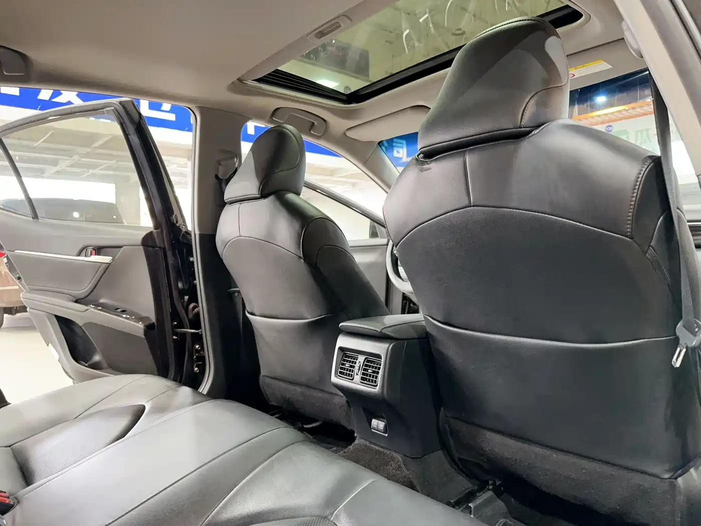 Toyota Camry 2018 2.0G Luxury Edition фото 19
