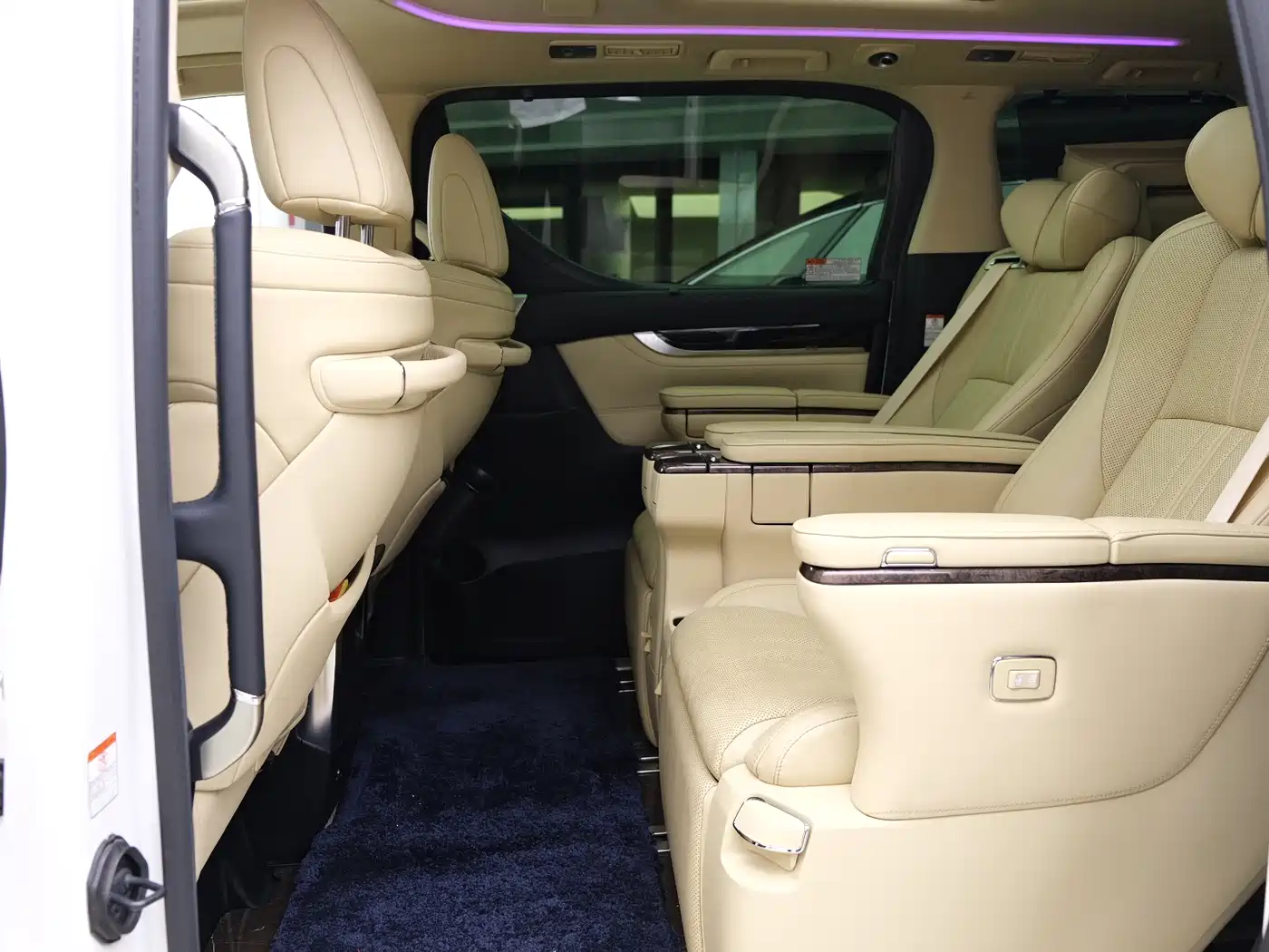 Toyota Alphard 2021 Hybrid 2.5L Luxury фото 11