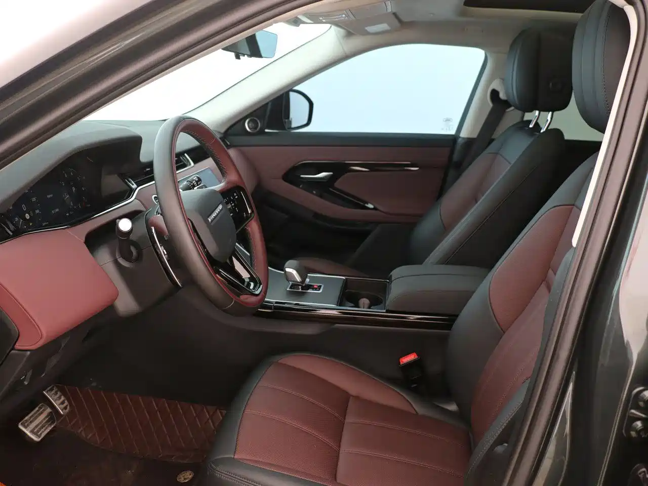 Land Rover Range Rover Evoque 2024 Range Rover Evoque L 249PS Light Master Edition фото 5