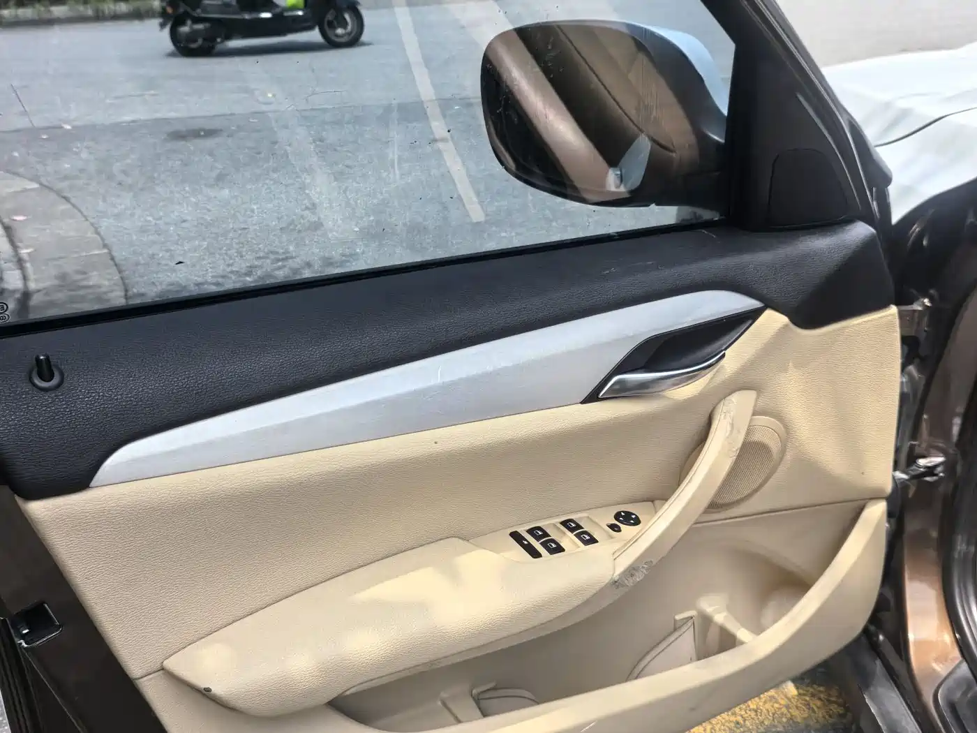 BMW X1 2012 sDrive18i Luxury Model фото 6