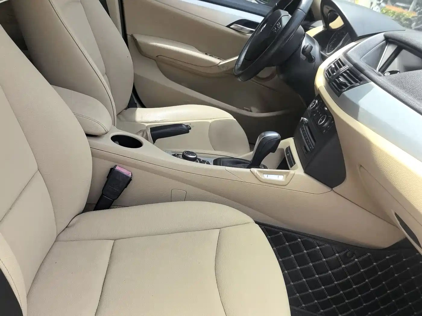 BMW X1 2012 sDrive18i Luxury Model фото 16