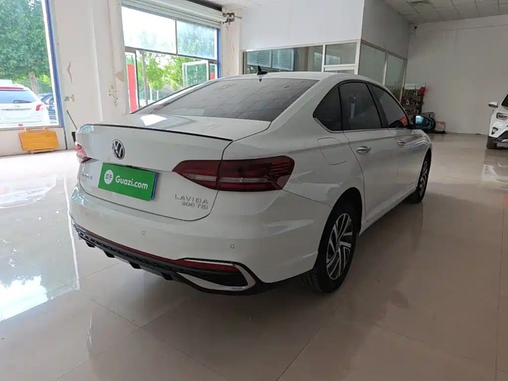Фото 7 - Volkswagen Lavida