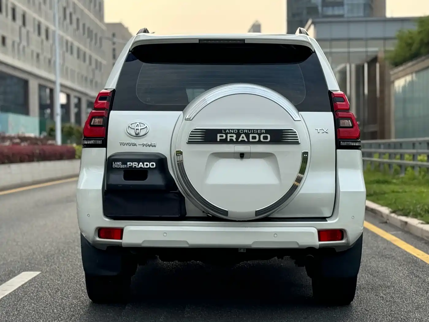 Toyota Prado 2018 3.5L Automatic TX-L Rear-mounted Spare Tire фото 4