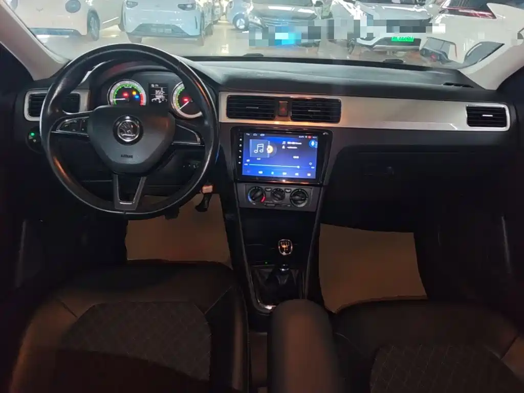 Photo 10 - Škoda Rapid