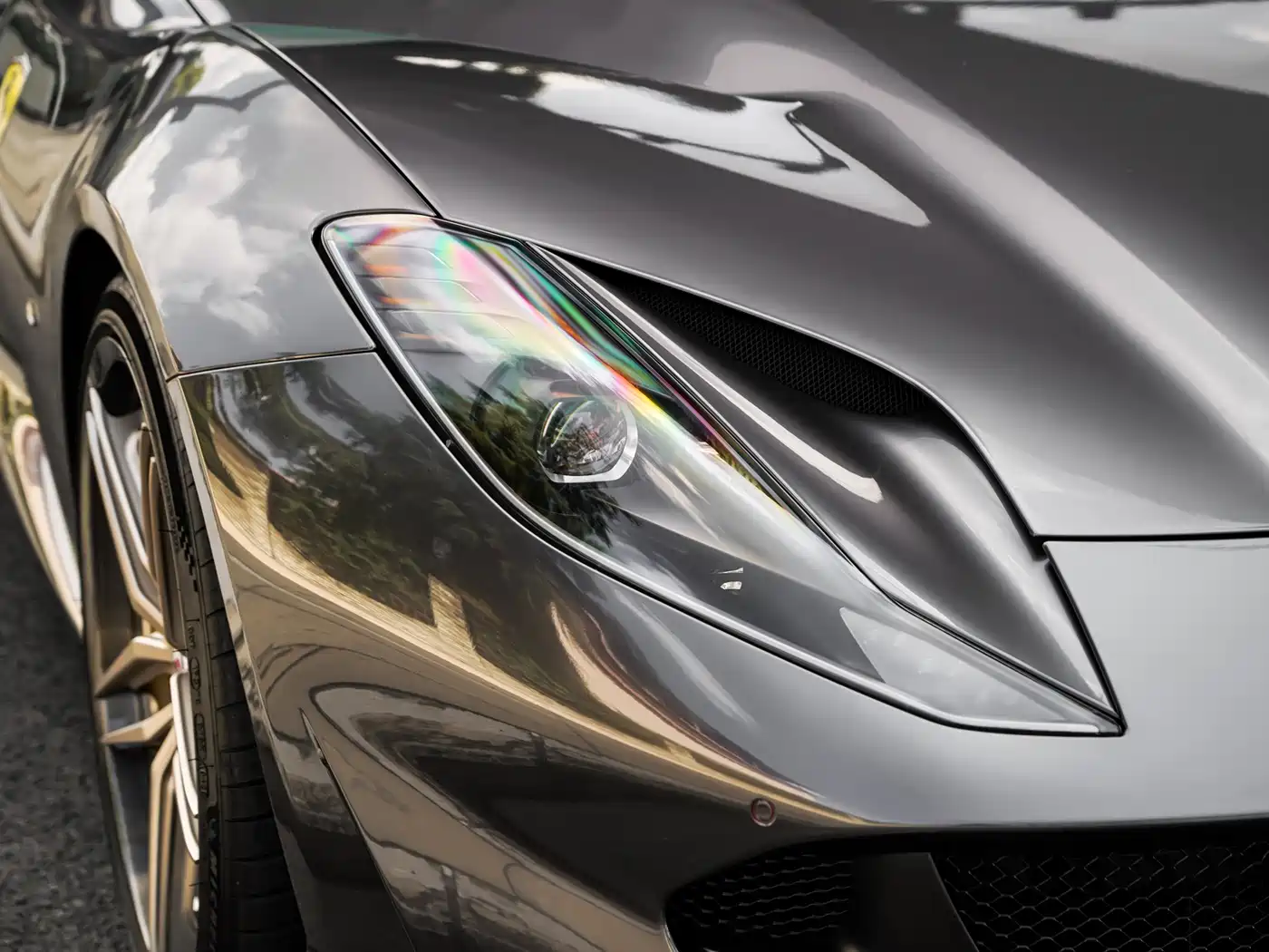 Photo 23 - Ferrari 812