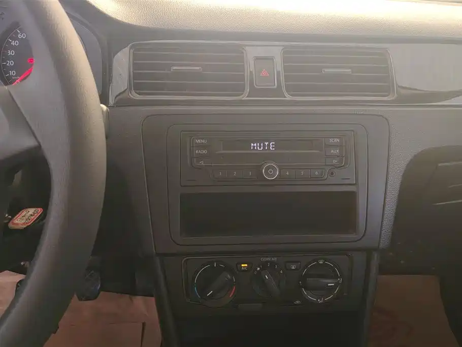 Volkswagen Santana 2016 1.6L Manual Trend Edition фото 13