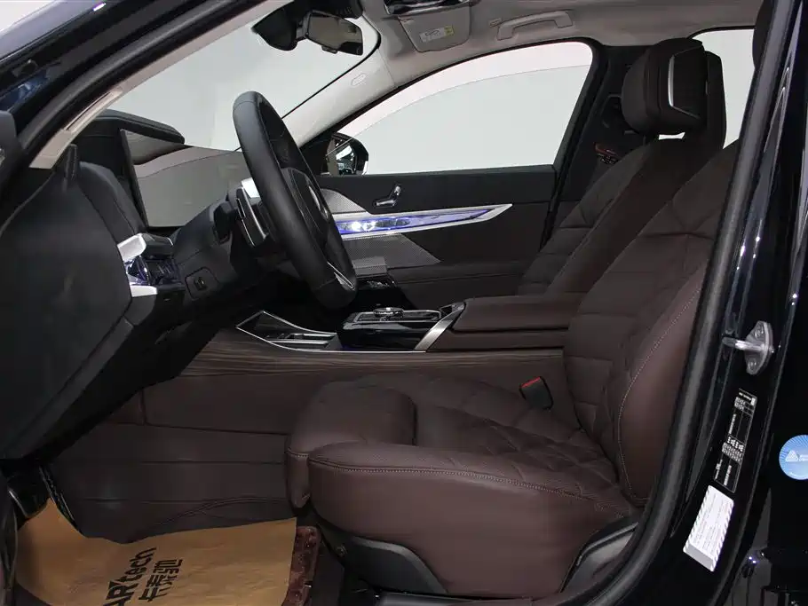 BMW 7 Series 2023 Model 740Li Leading M Sport Package фото 18
