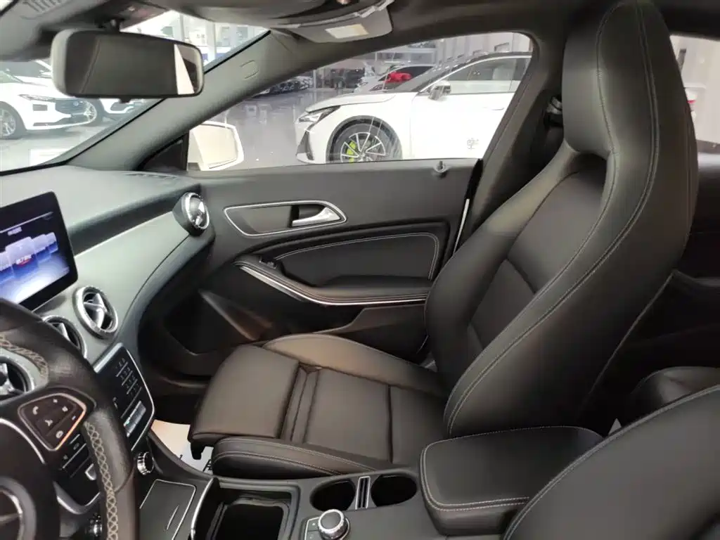 Mercedes-Benz CLA (Import) 2017 CLA 200 Dynamic фото 24