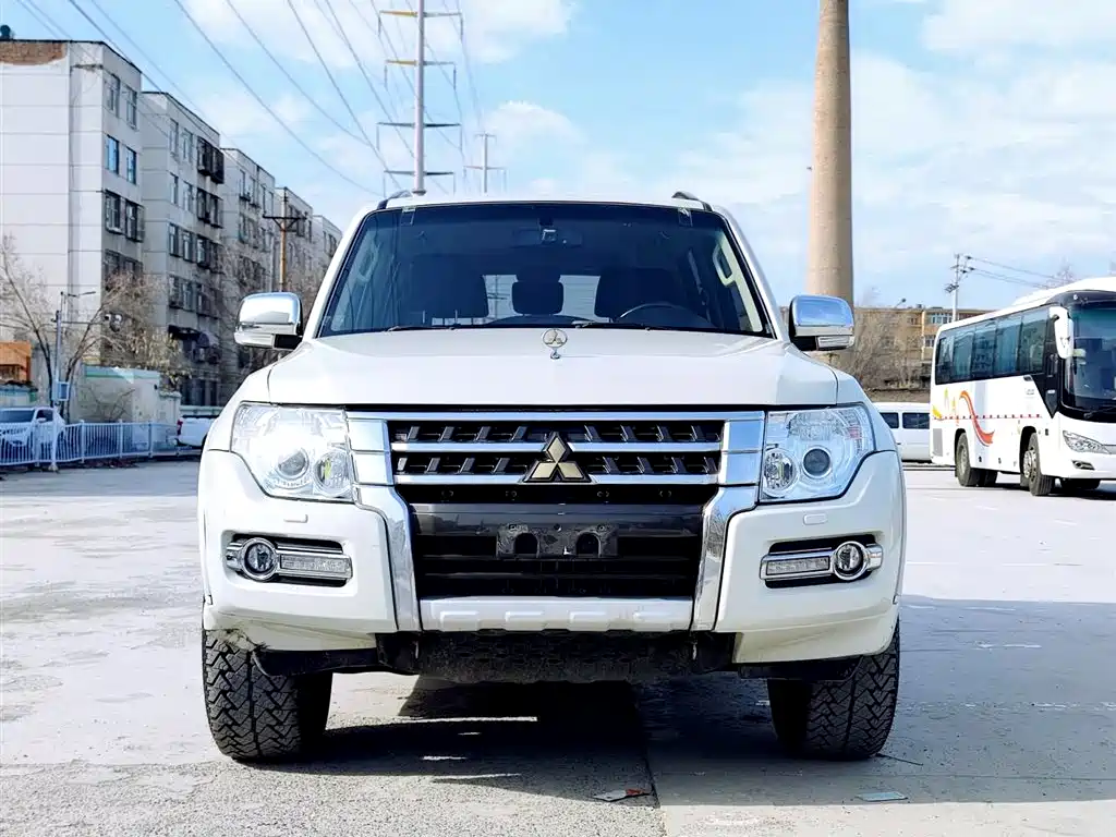 Mitsubishi Pajero (Import) 2020 Collector's Edition 3.0L Auto Premium Off-road фото 2
