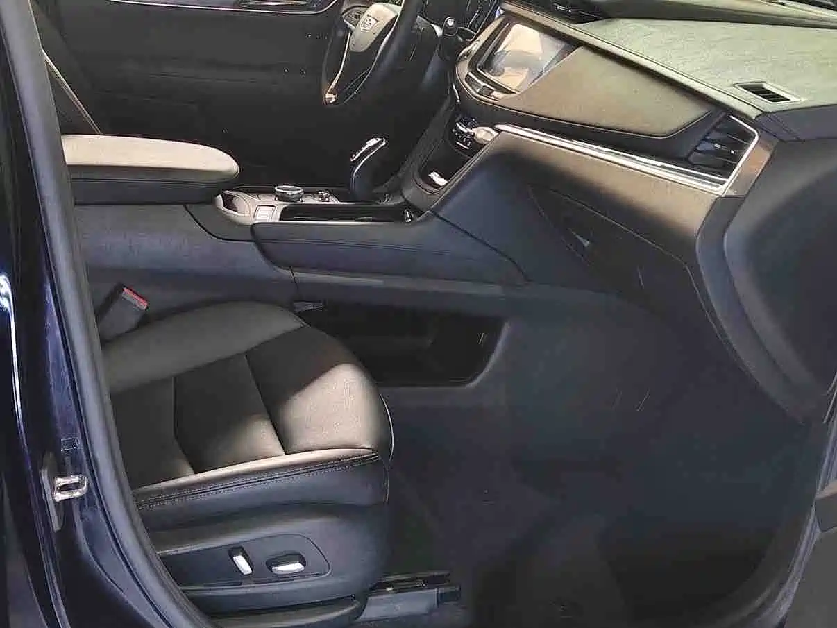 Фото 15 - Cadillac XT6