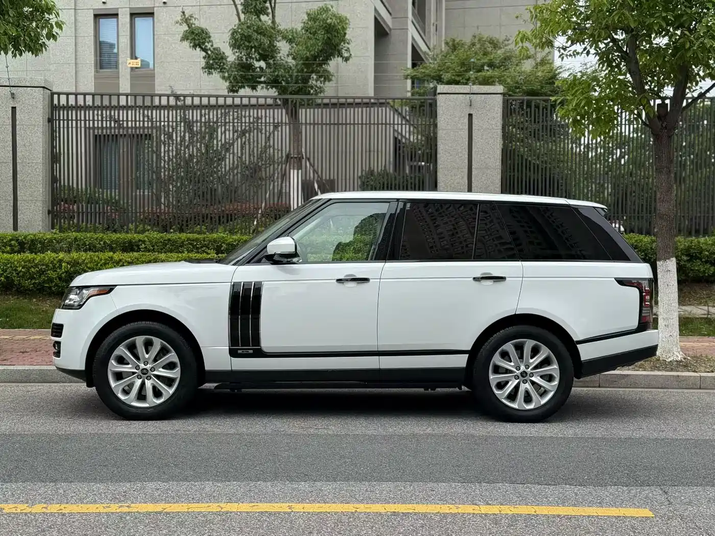 Land Rover Range Rover 2013 NA 5.0 V8 Vogue SE фото 12