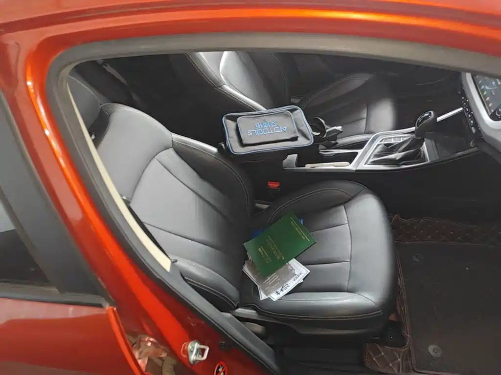 Фото 25 - Geely Vision X3