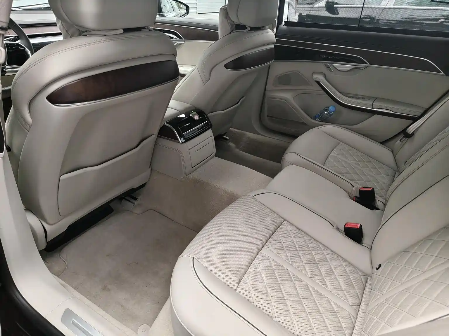 Фото 11 - Audi A8