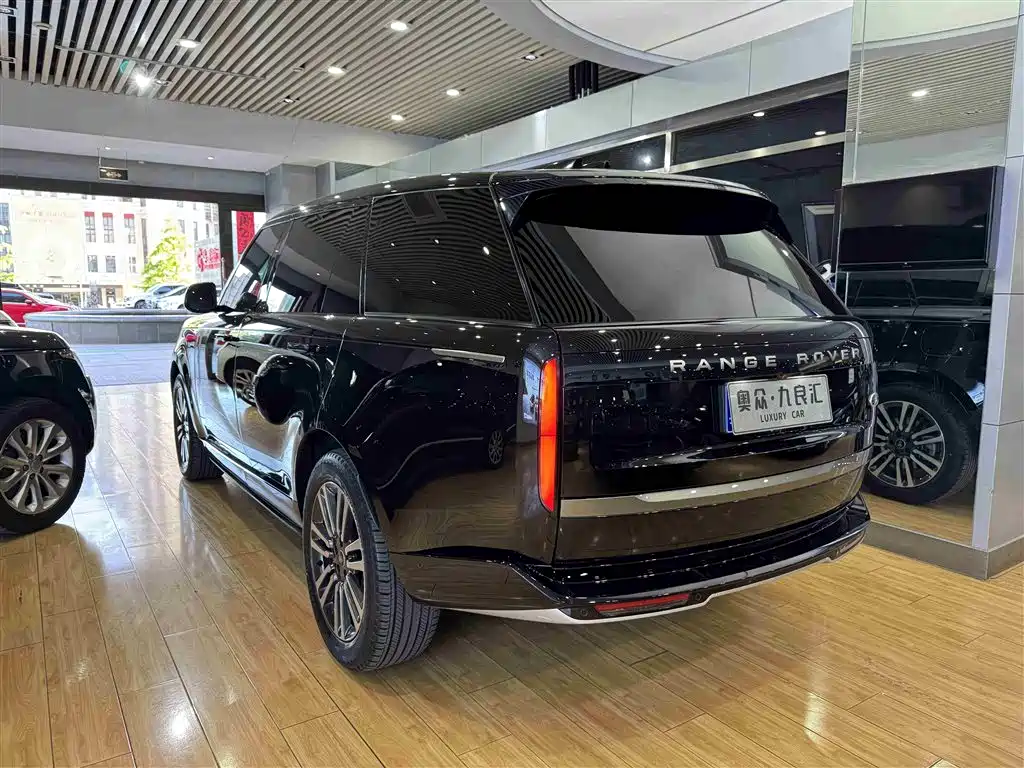 Land Rover Range Rover 2023 Facelift 3.0 L6 400PS Prosperity Extended Version фото 13