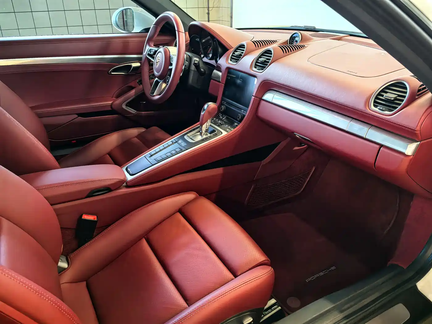 PORSCHE 718