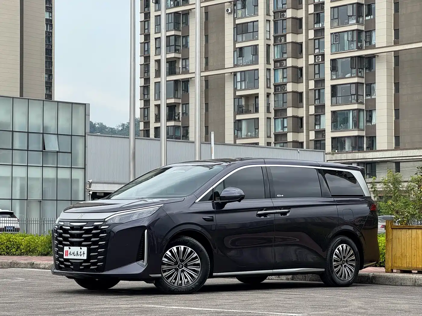 BYD Xia 2025 2025 DM-i 1.5T 180km Surpass Edition