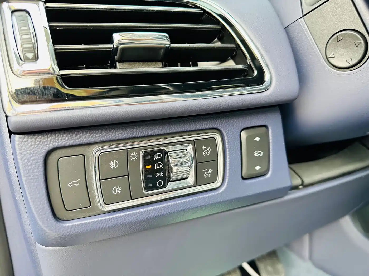 LINCOLN NAVIGATOR ONE