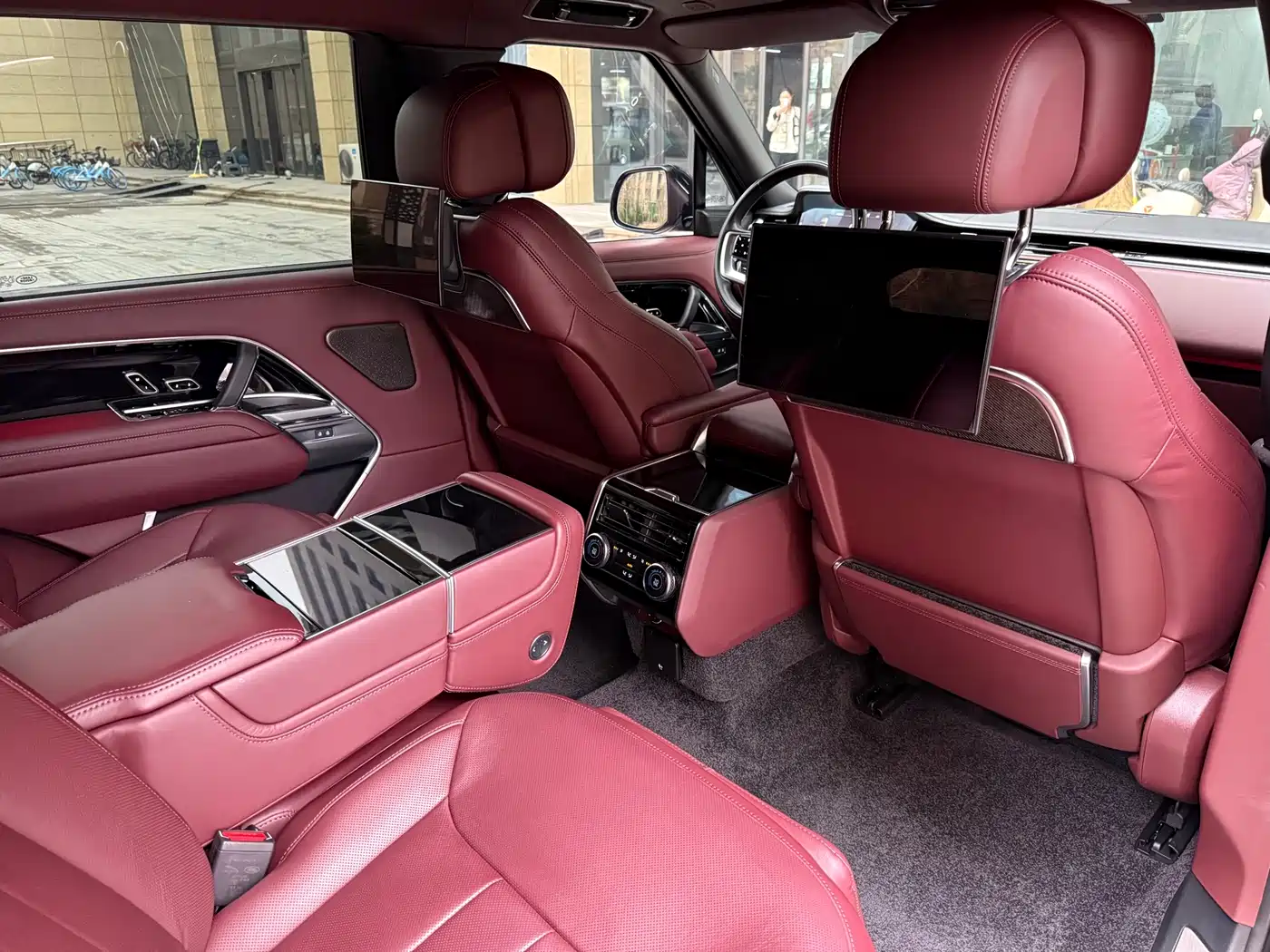Land Rover Range Rover 2023 3.0 L6 400PS Exemplary Long Wheelbase фото 12
