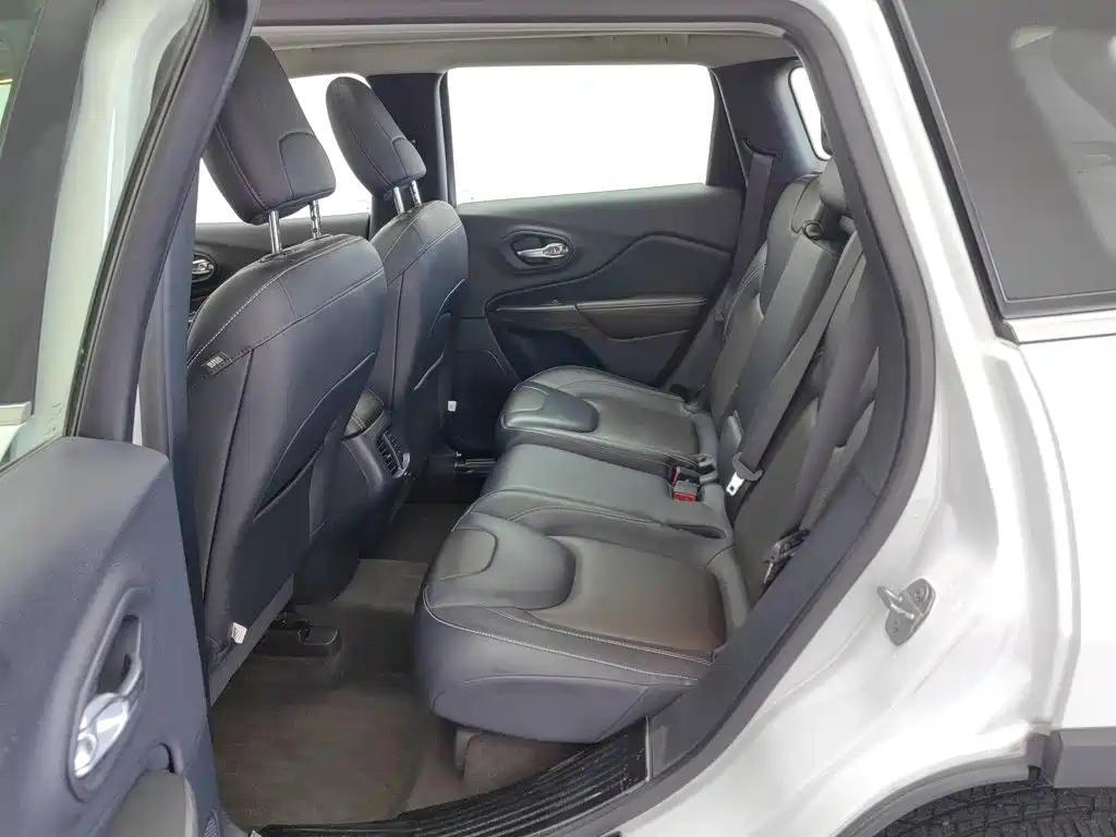 Jeep Cherokee 2021 2020 2.0L 2WD Classic Sport Edition