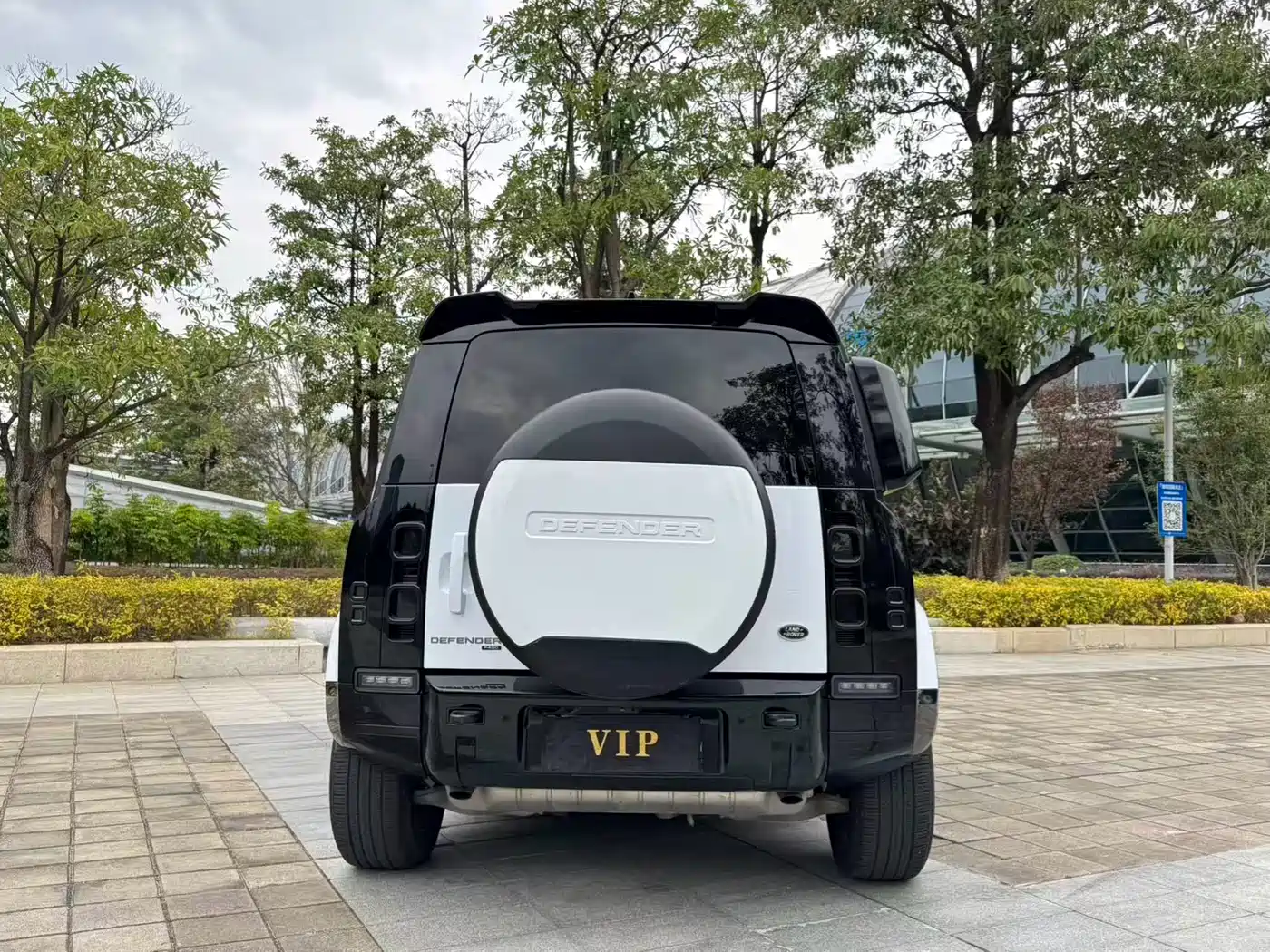 Land Rover Defender 2020 Model 110 P400 HSE фото 8