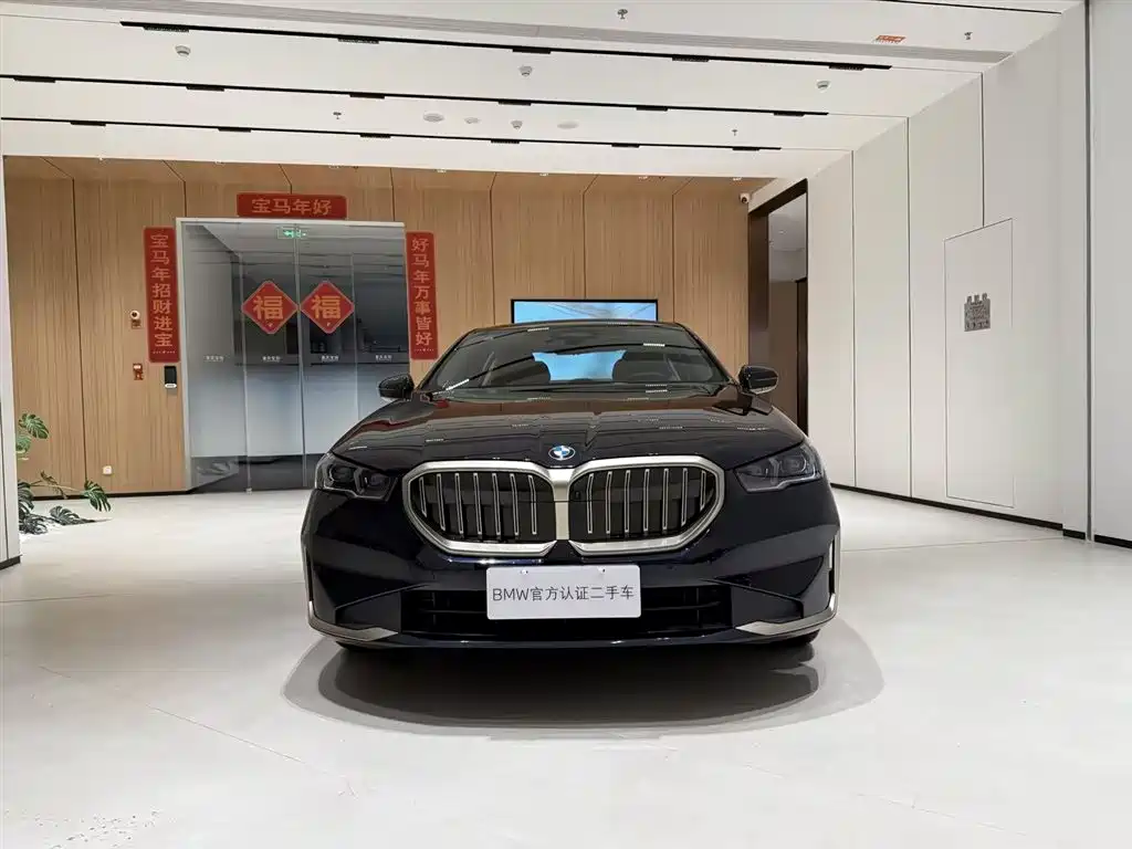 BMW 5 Series 2024 530Li Premium Luxury Package фото 2