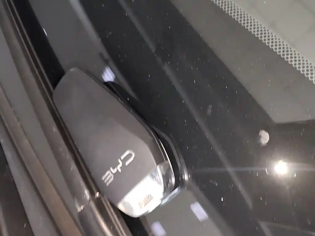 BYD Qin PLUS 2025 DM-i Smart Drive 55KM Leader фото 9