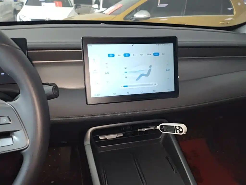 BYD Qin PLUS 2025 DM-i Smart Drive 55KM Leader фото 13