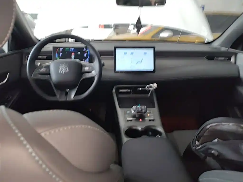 BYD Qin PLUS 2025 DM-i Smart Drive 55KM Leader фото 10