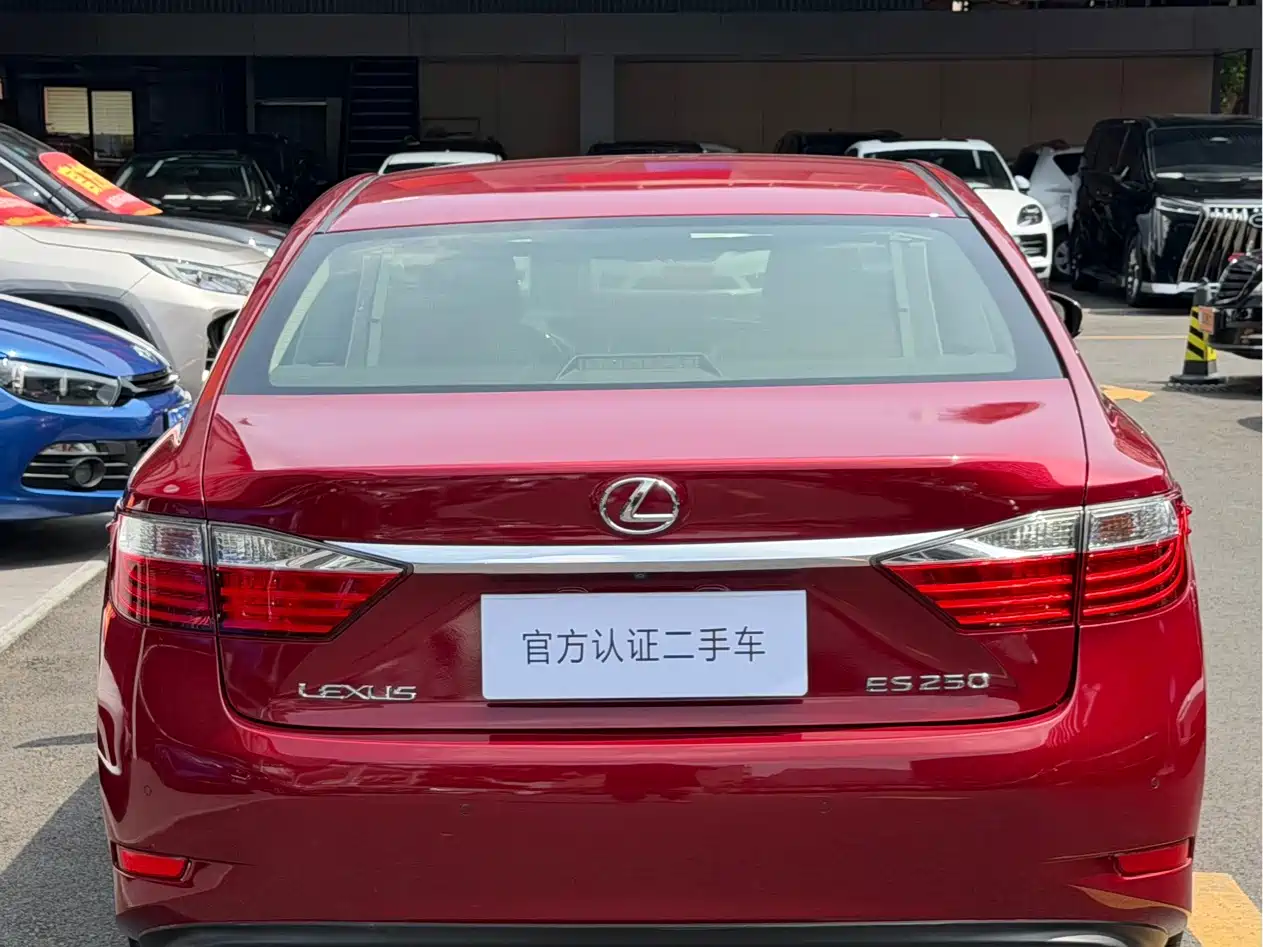 Фото 4 - Lexus ES