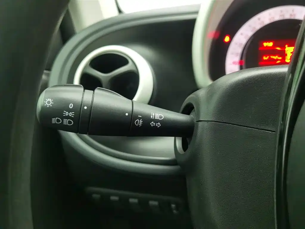 smart fortwo 2018 1.0L 52kW Hardtop Agile Edition China V фото 21