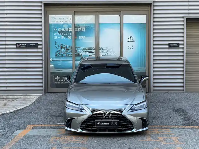 Lexus ES 2025 300h Ultimate Edition — фото 2