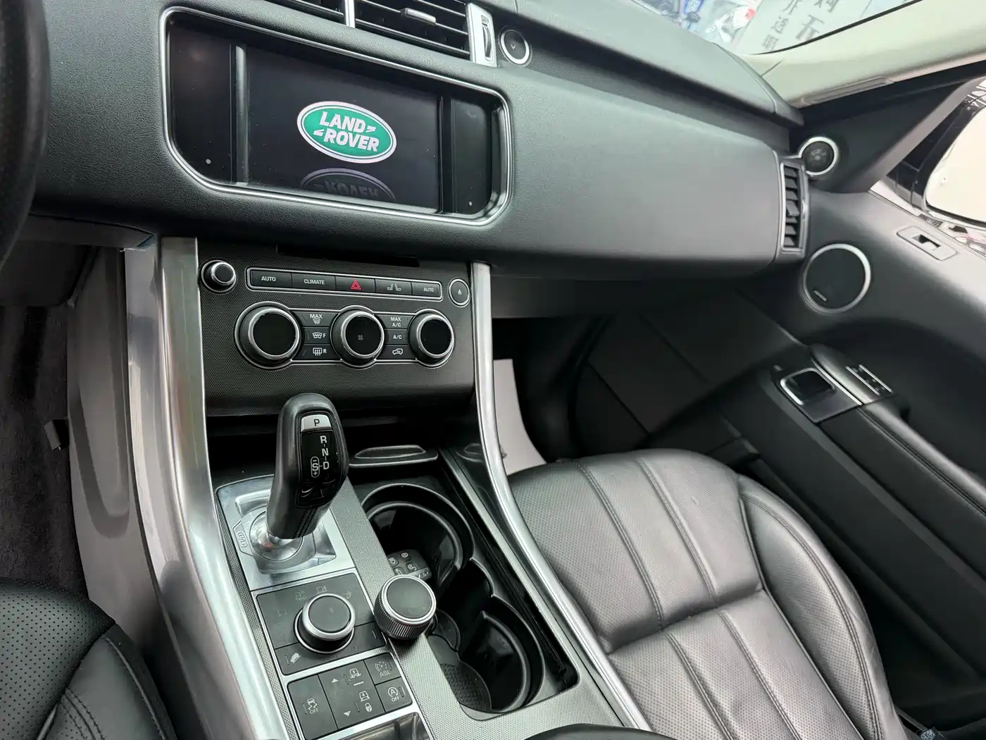 Land Rover Range Rover Sport 2016 Model 3.0 SC V6 HSE DYNAMIC фото 16