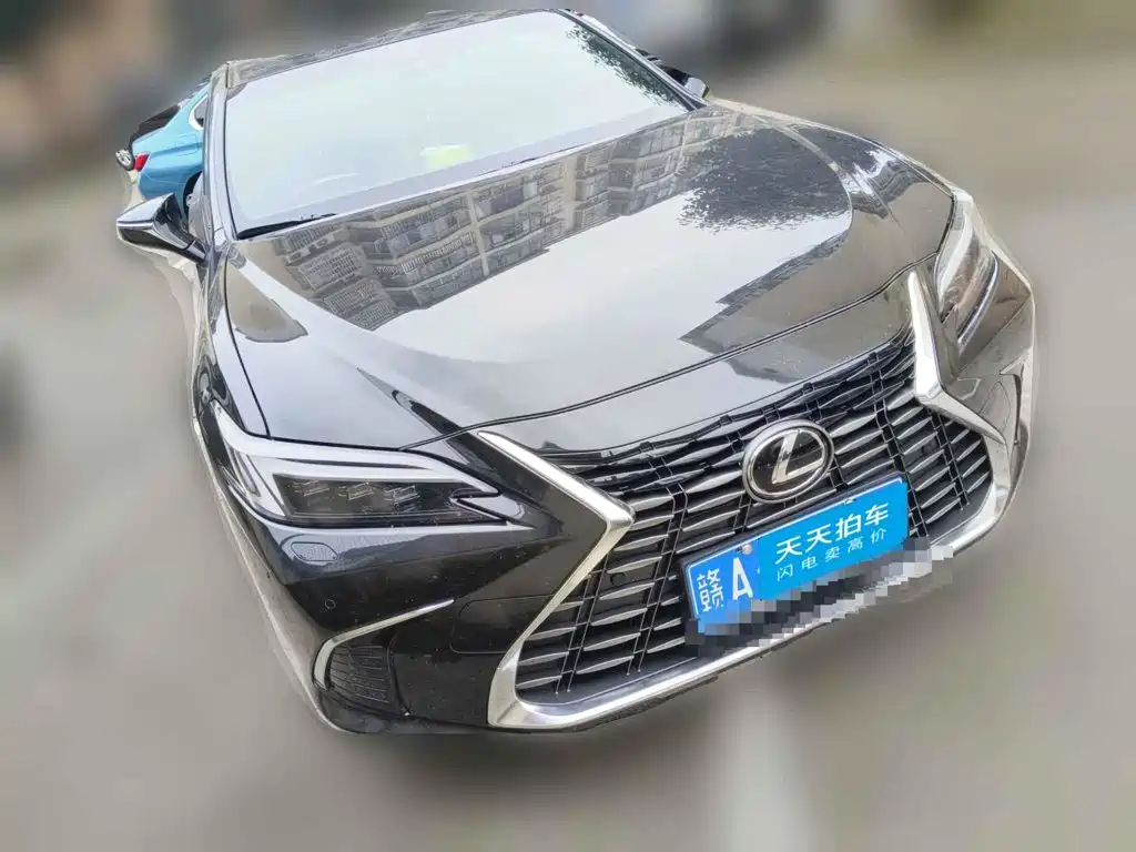 Фото 3 - Lexus ES