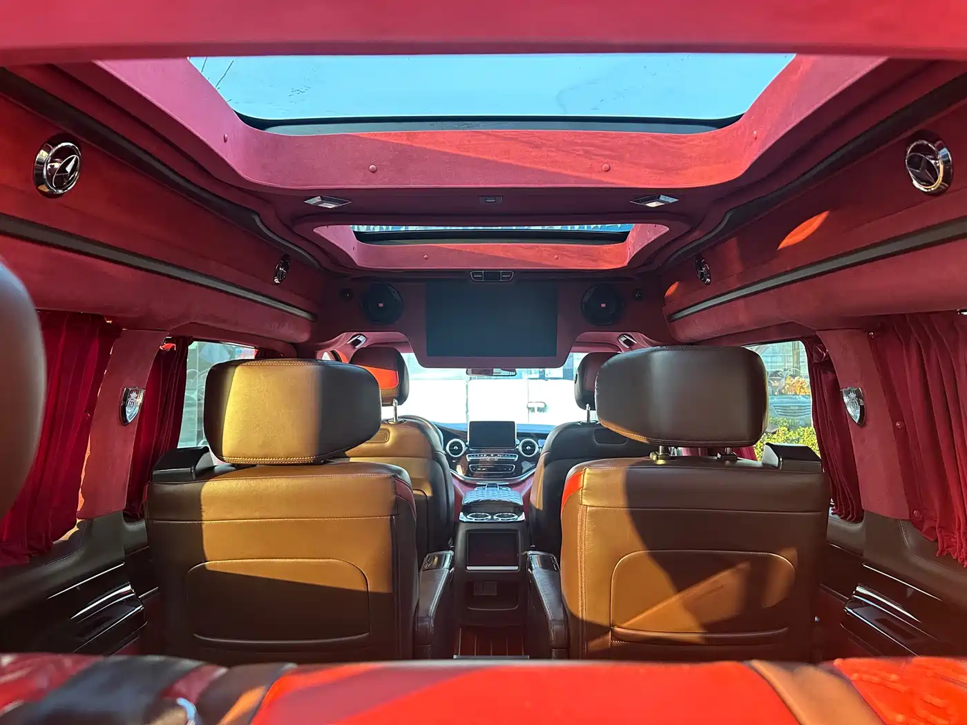 Mercedes-Benz V-Class 2018 V 260 L Premium Long Wheelbase Edition China VI фото 17