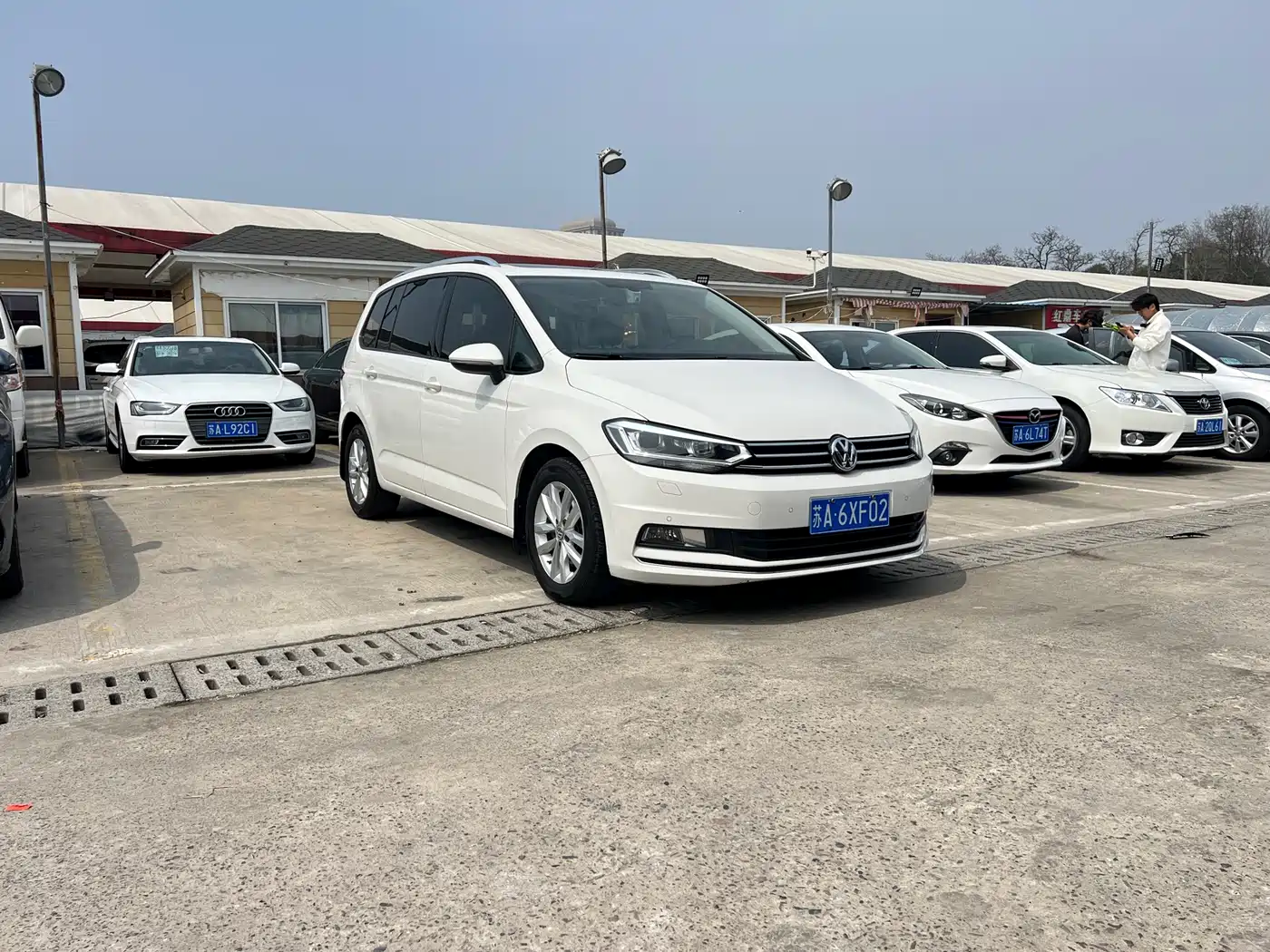 Volkswagen Touran 2016 Touran L 280TSI DSG Luxury фото 2