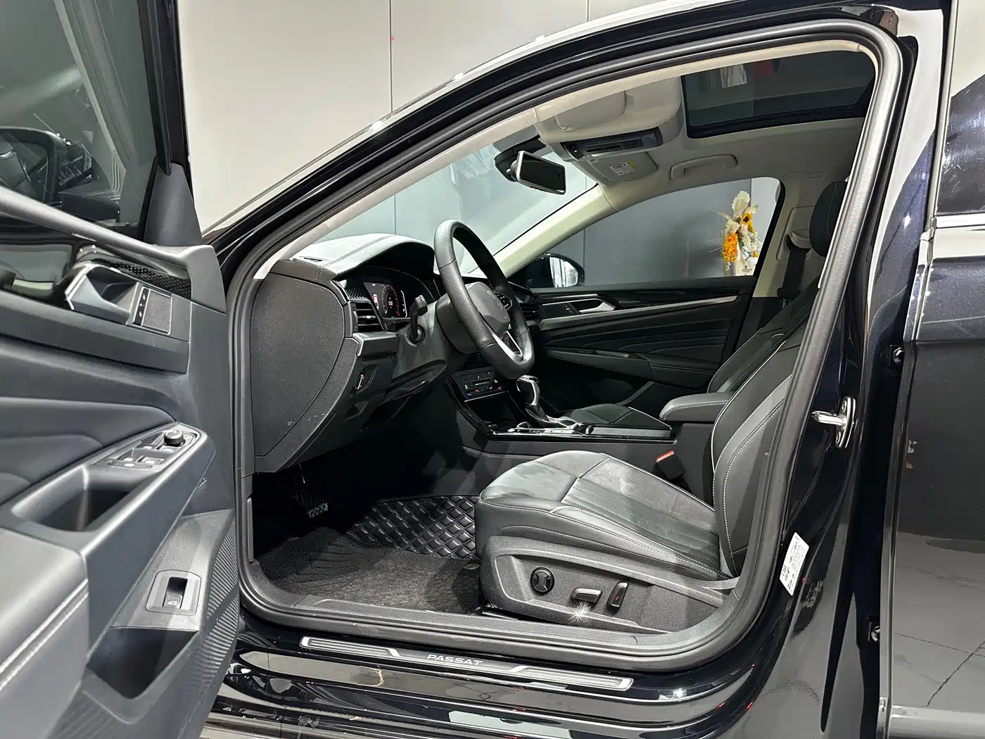 Volkswagen Passat 2023 330TSI Elite Edition фото 9
