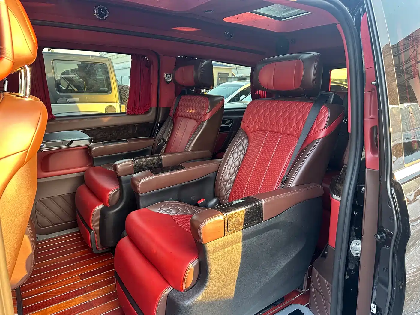 Mercedes-Benz V-Class 2018 V 260 L Premium Long Wheelbase Edition China VI фото 14
